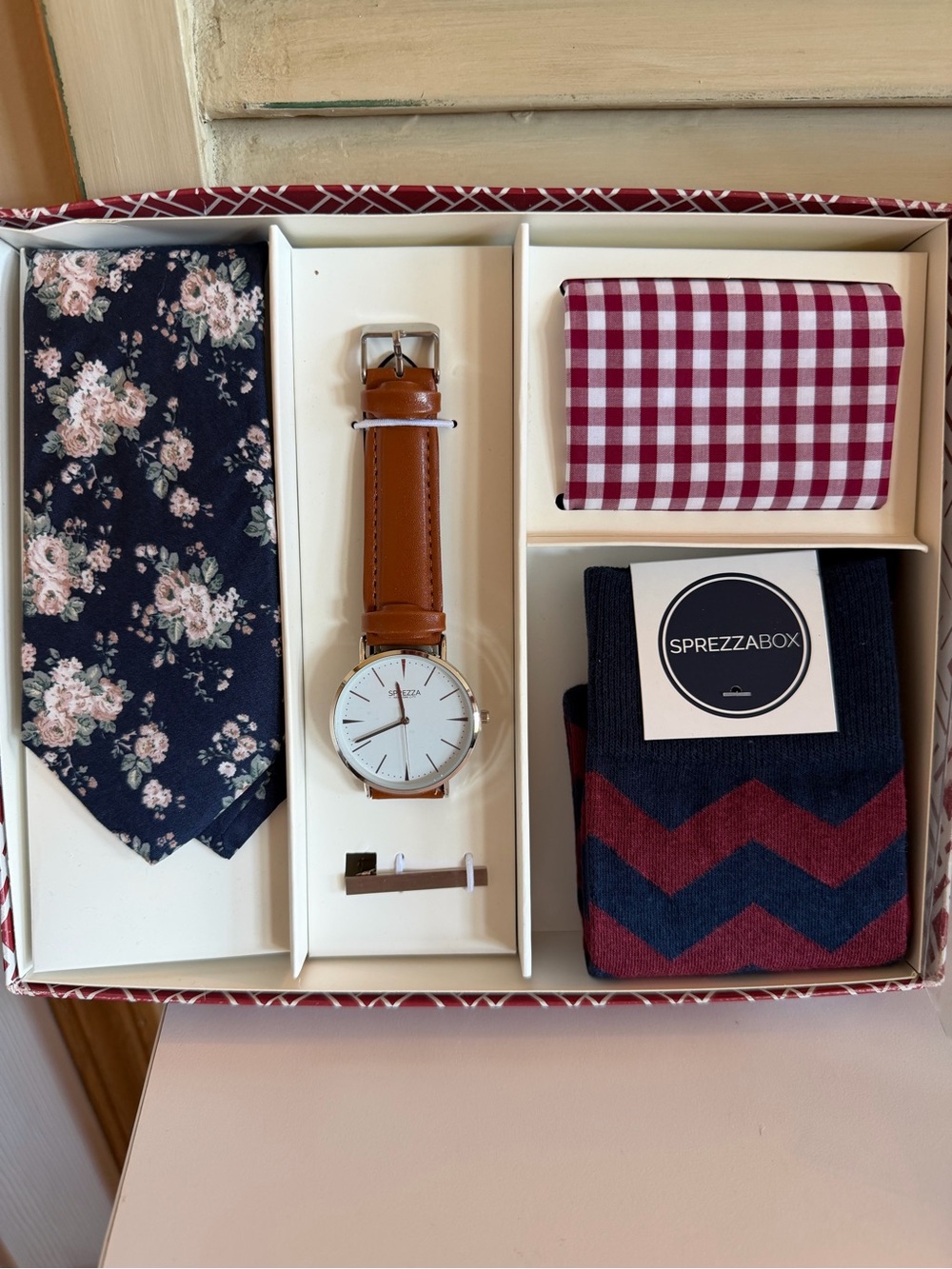 Men's Brown Strap Watch with White Dial